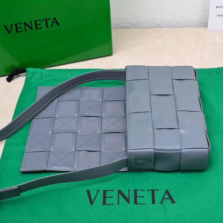 BOTTEGA VENETA INTRECCIATO GRAY PAPER LEATHER CROSS-BODY BAG