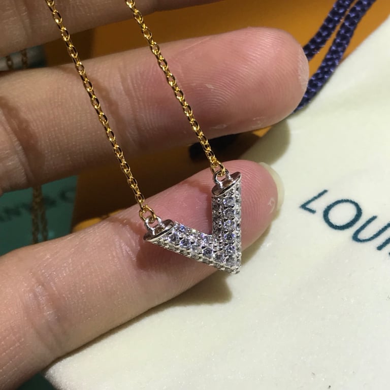LOUIS VUITTON CRYSTAL ESSENTIAL V NECKLACE M68033