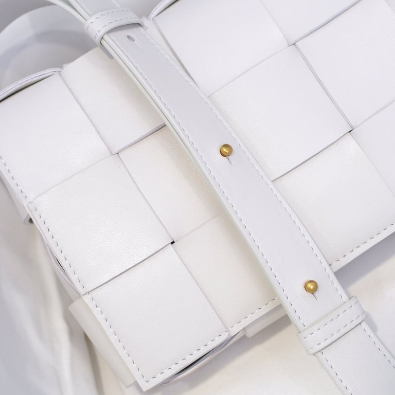 BOTTEGA VENETA WOMEN’S WHITE CASSETTE INTRECCIATO LEATHER CROSS-BODY BAG