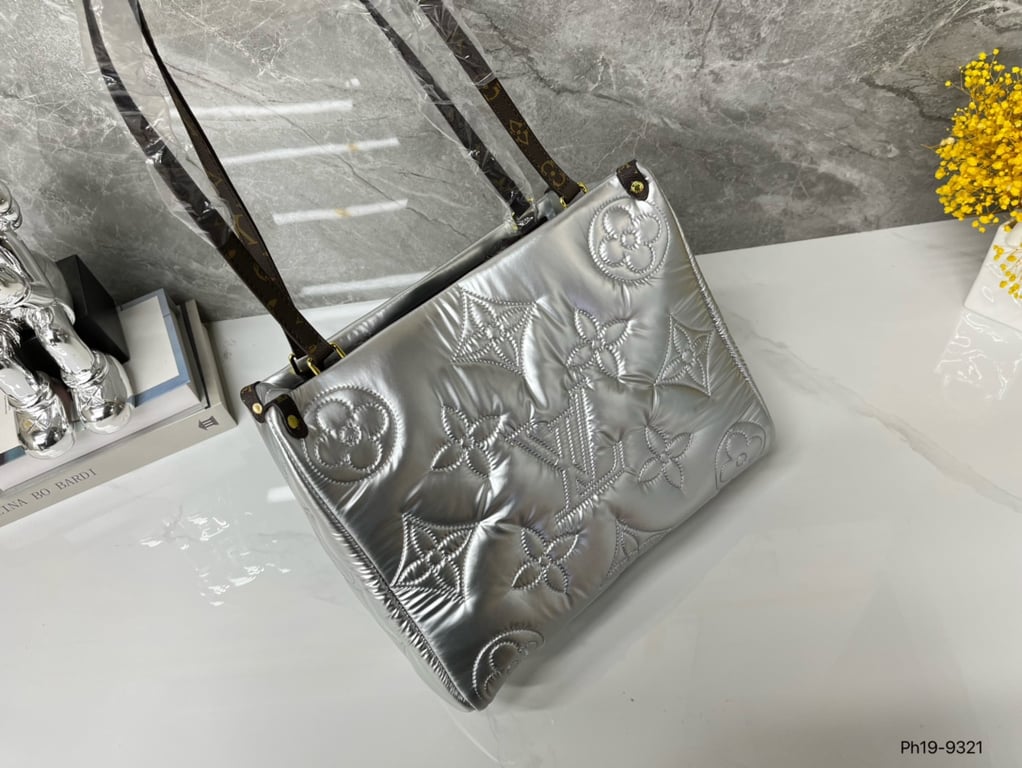 LOUIS VUITTON ONTHEGO GM SILVER 33CM