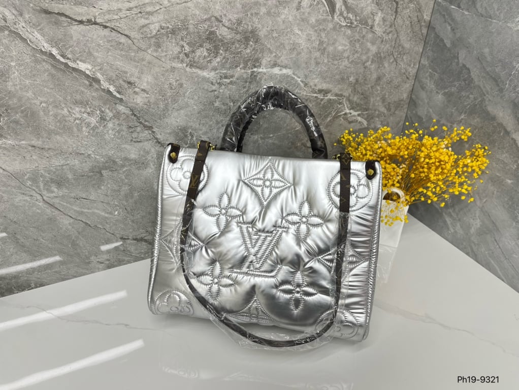 LOUIS VUITTON ONTHEGO GM SILVER 33CM