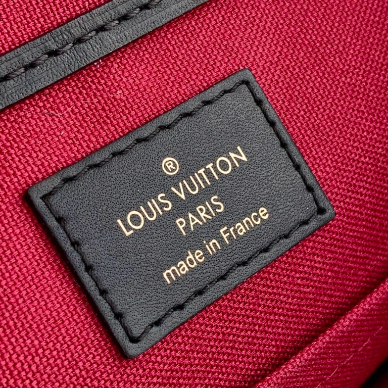 LOUIS VUITTON MONTSOURIS 33CM BLACK