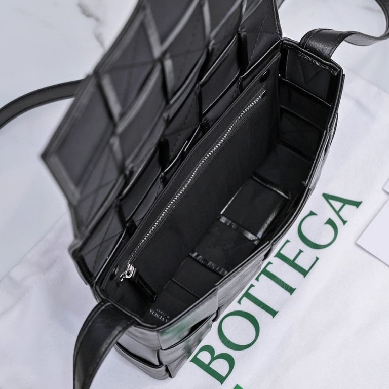 BOTTEGA VENETA INTRECCIATO BLACK PAPER LEATHER CROSS-BODY BAG SS2021
