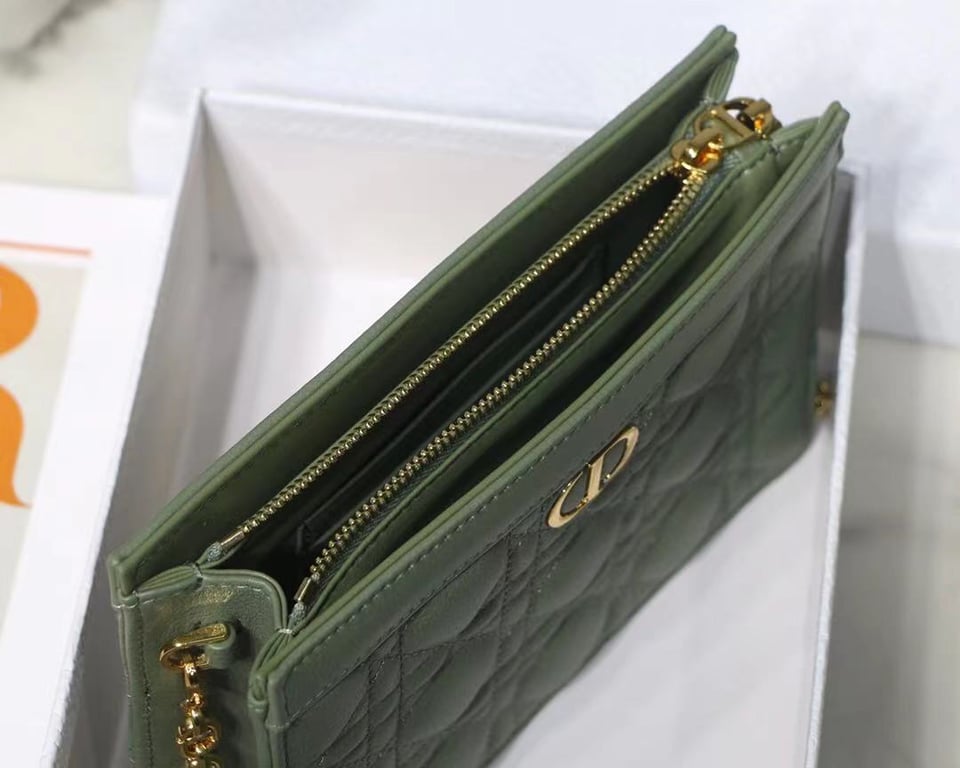 DIOR CARO ZIPPED POUCH WITH CHAIN CEDAR GREEN S5106UWHC_M67H