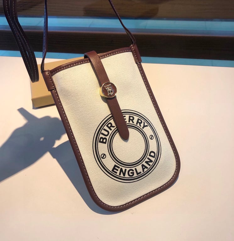 BURBERRY WHITE MOBILE PHONE BAGS AND COIN PURSES