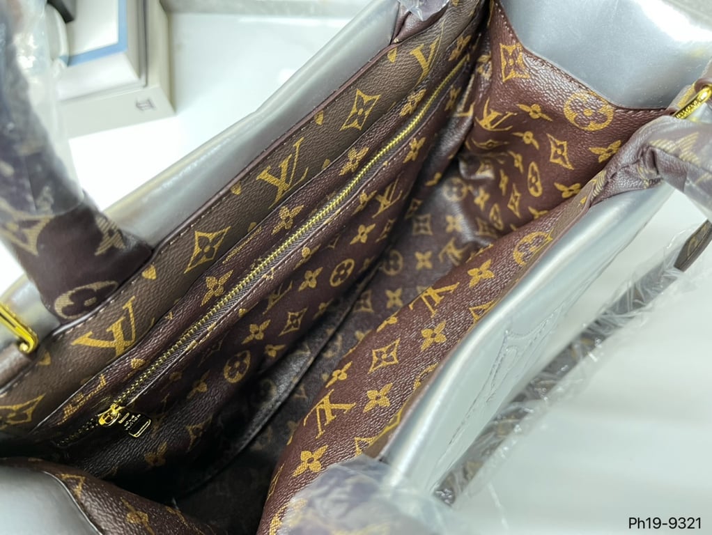LOUIS VUITTON ONTHEGO GM SILVER 33CM