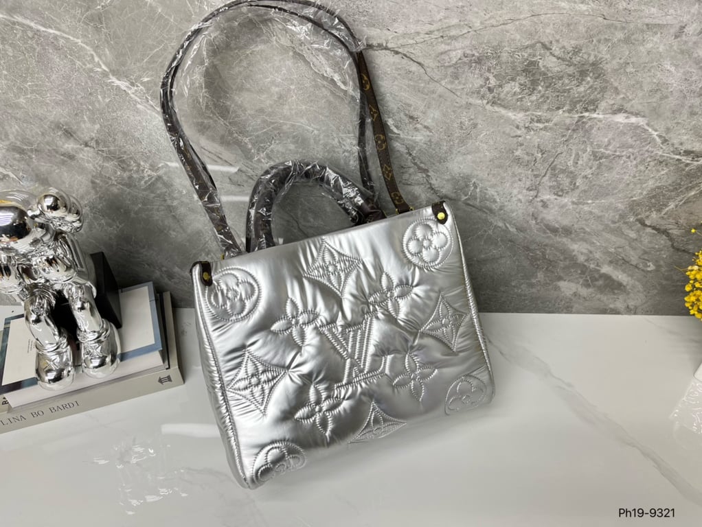 LOUIS VUITTON ONTHEGO GM SILVER 33CM