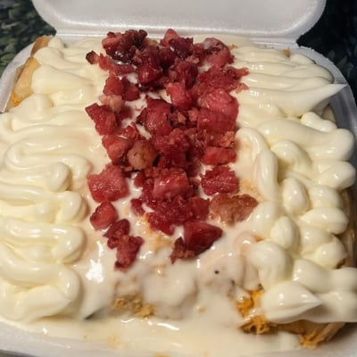 Frango queijo bacon e molho branco