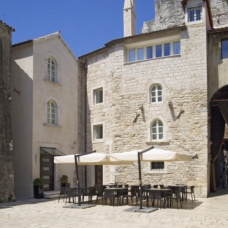Vestibul Palace