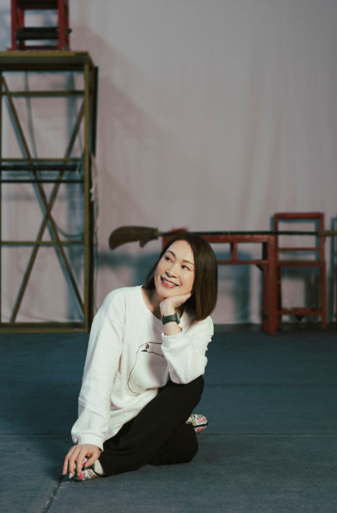 演員與魔法師：朱安麗的繁華轉身