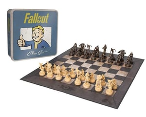 Couverture de Fallout - Chess Set in Metal Case