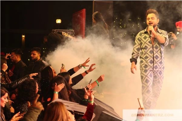 Celebrity performance during corporate annual party