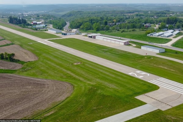 decorah municipal airport