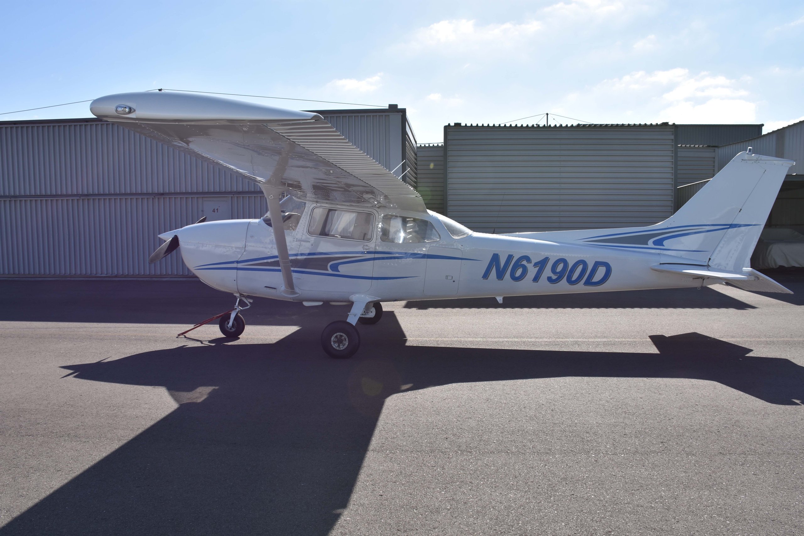 N6190D - Cessna Skyhawk (172N) | Plus One Flyers