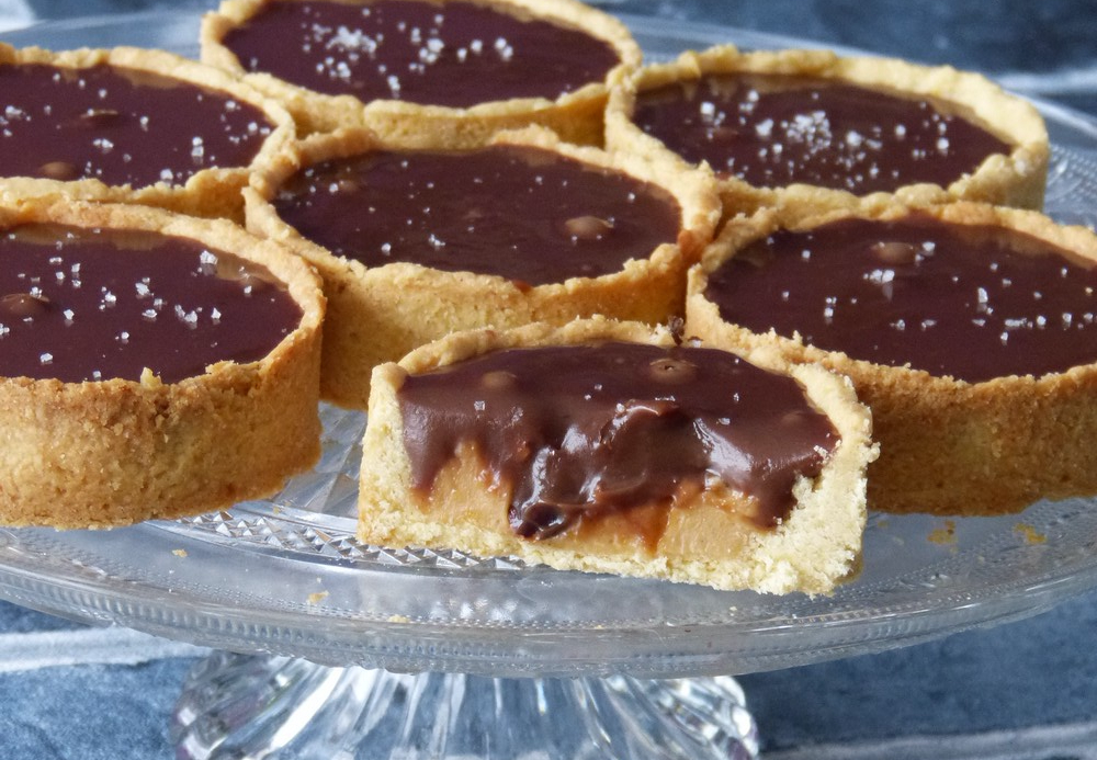 Tartelettes au Caramel Beurre Salé, Chocolat et Noisettes