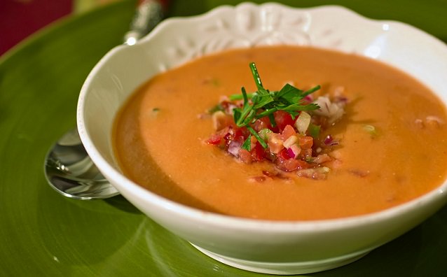 Soupe Froide de Melon, Abricots, Concombre, Basilic, Oignon et Ail