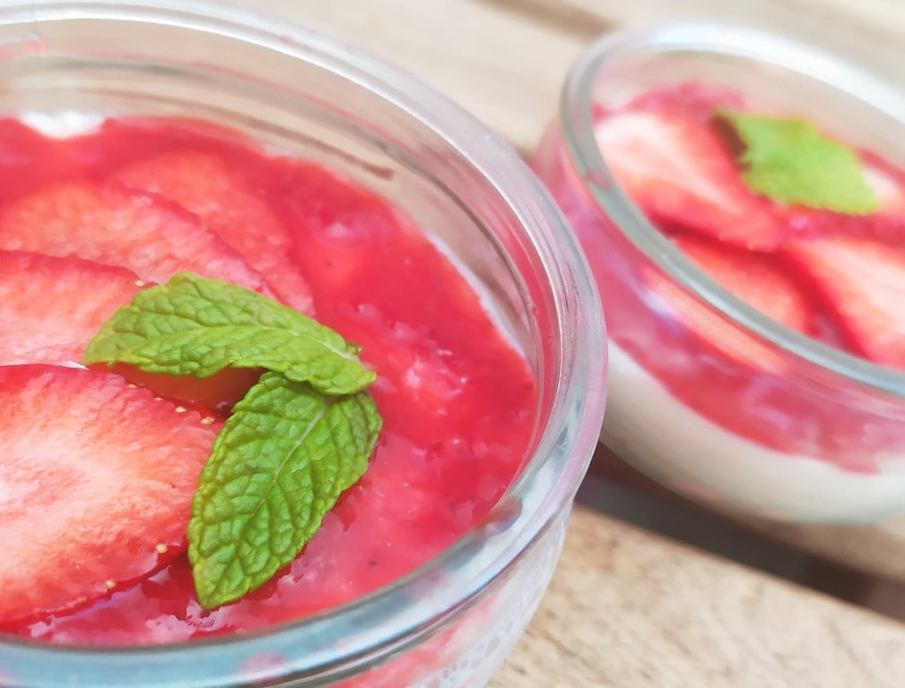 Panna Cotta Coulis de Fraise et Menthe
