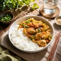 Wok légumes sautés, poulet, cacahuète