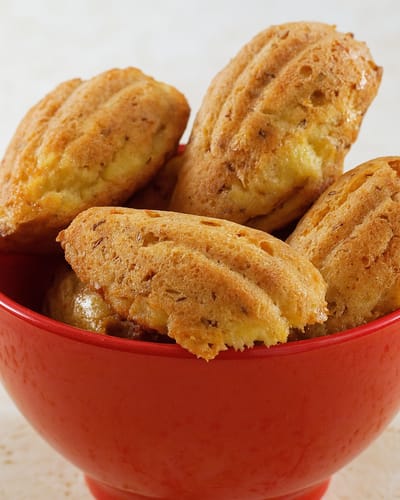 Madeleines au Munster et au Cumin