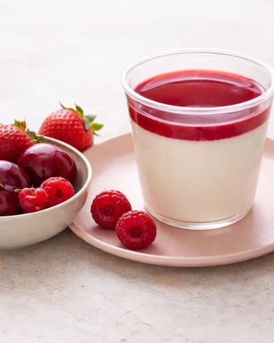 Panna cotta au mascarpone et coulis de fruits rouges