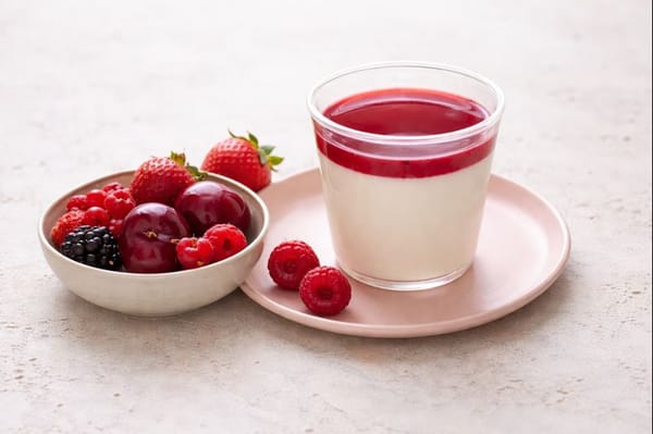 Panna cotta au mascarpone et coulis de fruits rouges