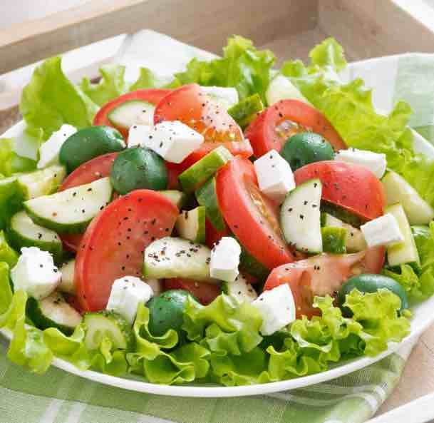 Salade de Concombre au Chèvre et Olives