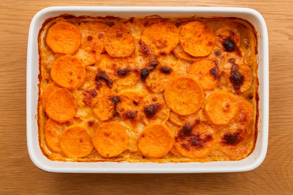 Gratin de patates douces et pommes de terre aux lardons