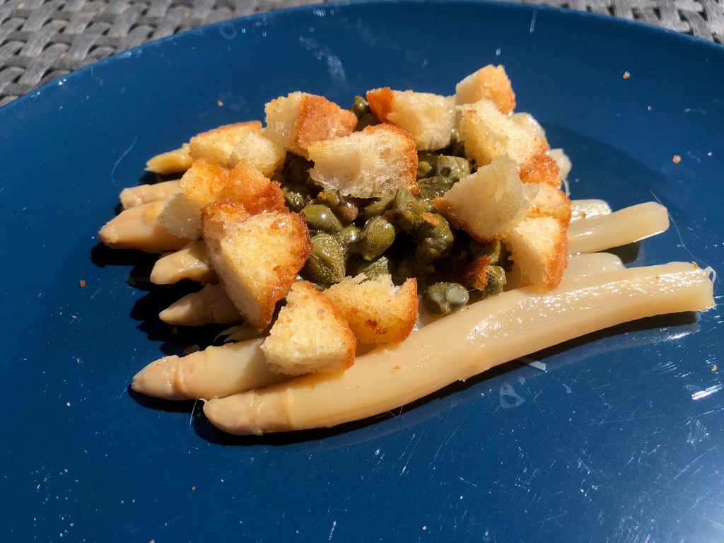 Asperges Sauce Grenobloise