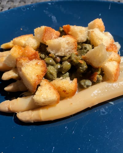 Asperges Sauce Grenobloise