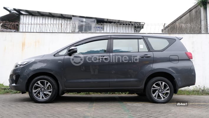 Toyota Innova 2022