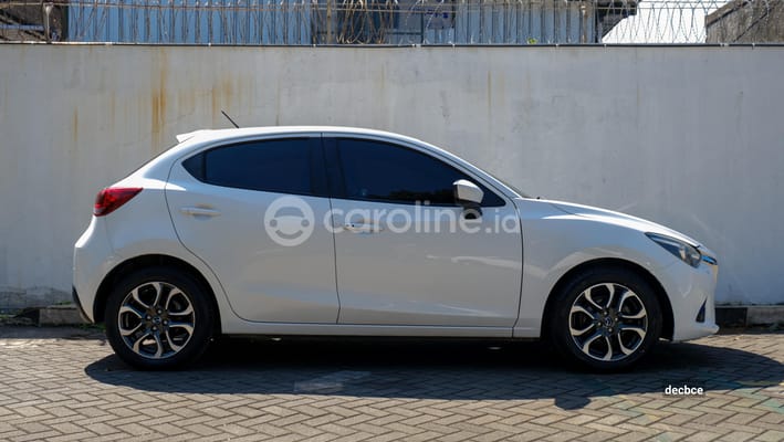 Mazda Mazda2 2015