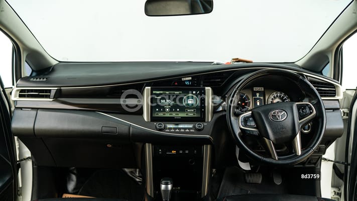 Toyota Innova 2021