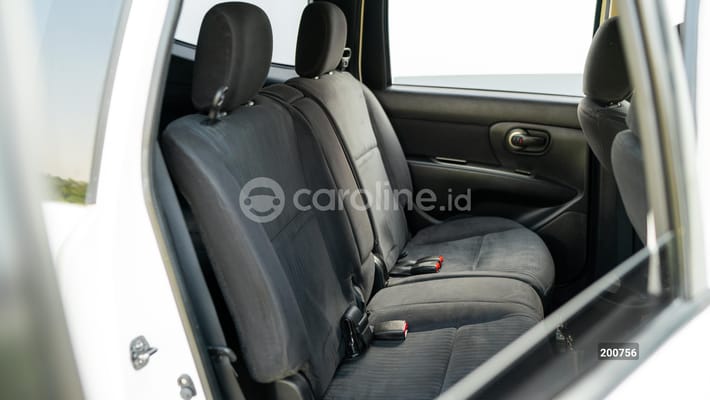 Nissan Grand Livina 2015