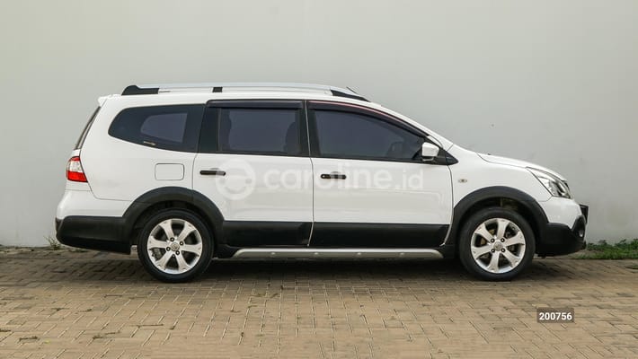 Nissan Grand Livina 2015