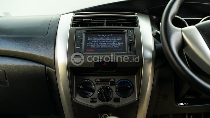 Nissan Grand Livina 2015