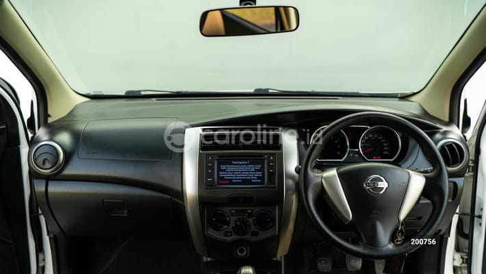 Nissan Grand Livina 2015