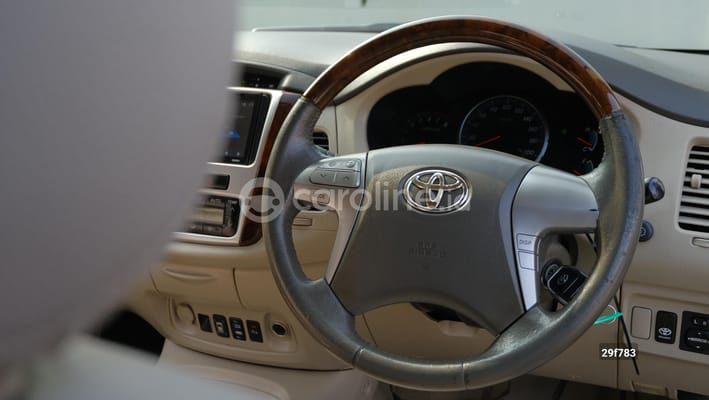 Toyota Innova 2012
