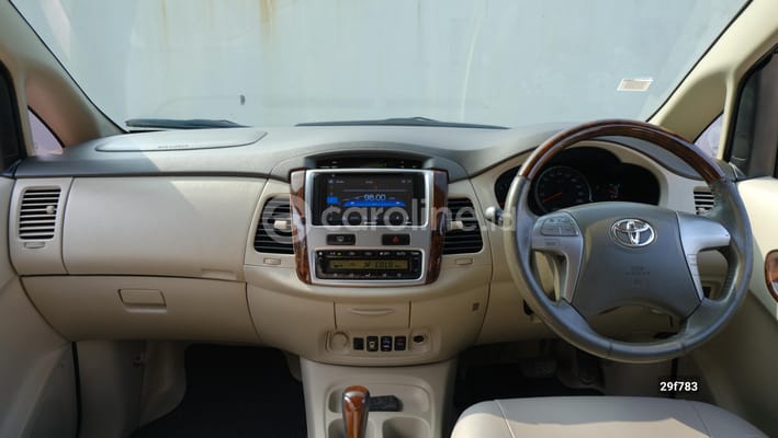 Toyota Innova 2012