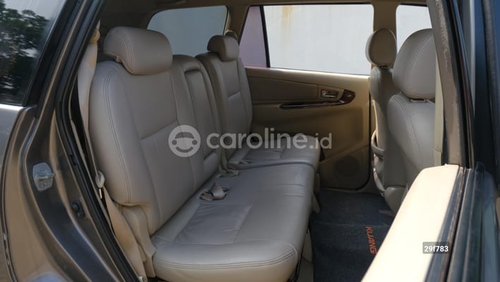 Toyota Innova 2012