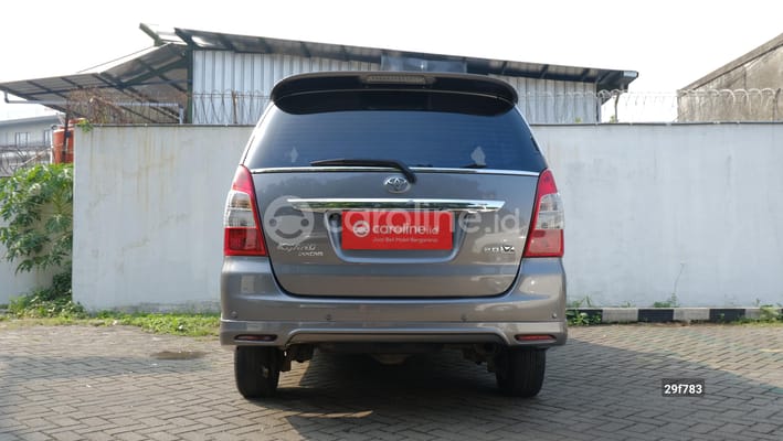 Toyota Innova 2012