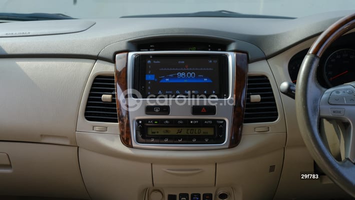 Toyota Innova 2012
