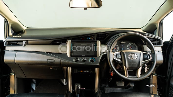 Toyota Innova 2021