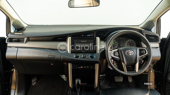 Toyota Innova 2021