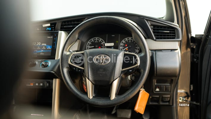Toyota Innova 2021