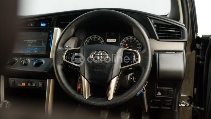 Toyota Innova 2022