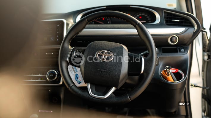 Toyota Sienta 2019