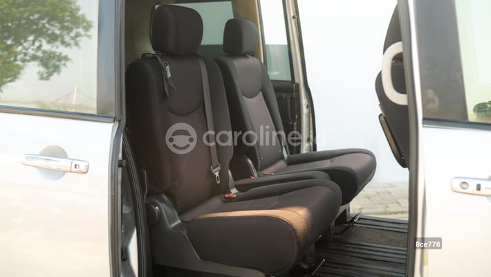 Nissan Serena 2013