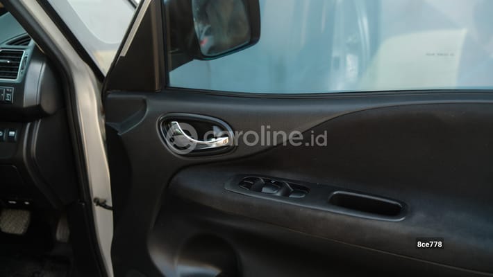 Nissan Serena 2013