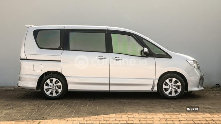 Nissan Serena 2013