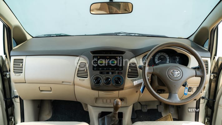 Toyota Innova 2010